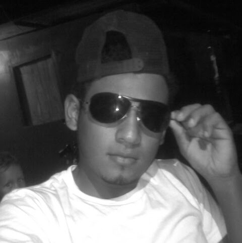 Luis Velez Photo 32