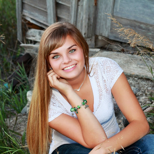 Emily Sinclair Photo 28