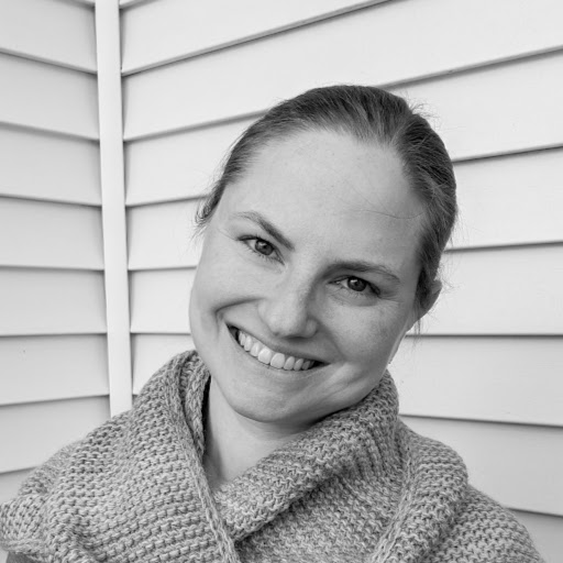 Stephanie Sullivan Photo 25