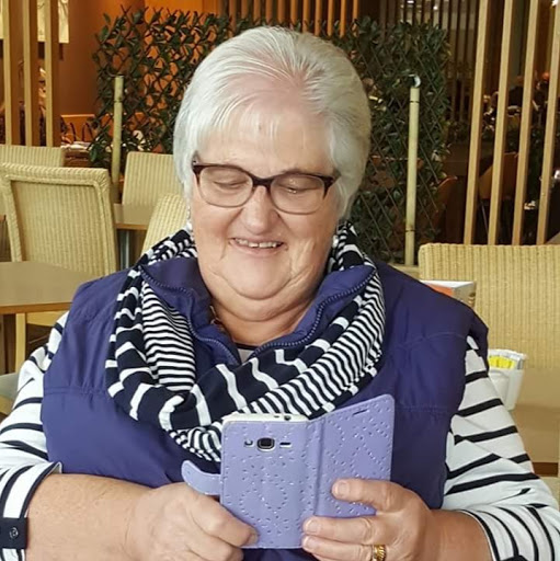 Janet Hardy Photo 25