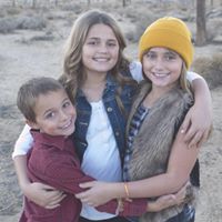 Kelly Lowe Photo 13