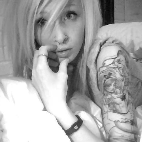 Lizzie Robinson Photo 13