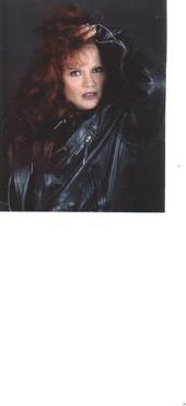 Julia Mitchell Photo 12