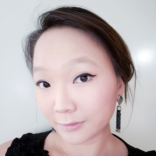 Linda Tran Photo 35