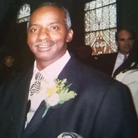 Kenneth Mitchell Photo 47