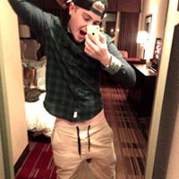 Michael Welch Photo 58