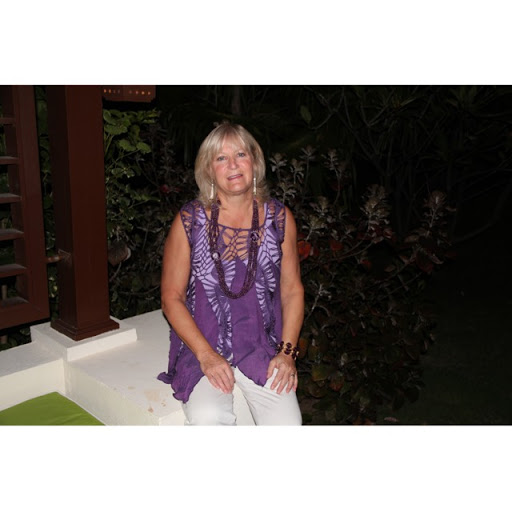 Renee Everett Photo 17