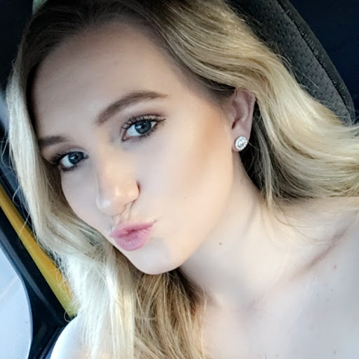 Hailey Roberts Photo 8