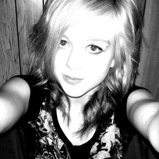 Carly Lewis Photo 28