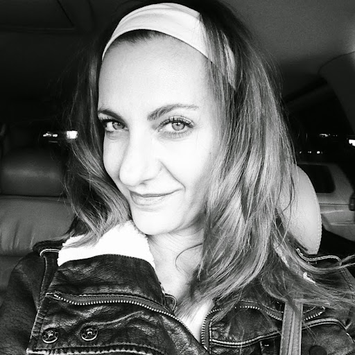 Suzanne Arnold Photo 17