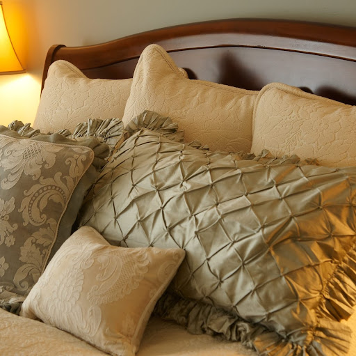 Anne Anderson Photo 9