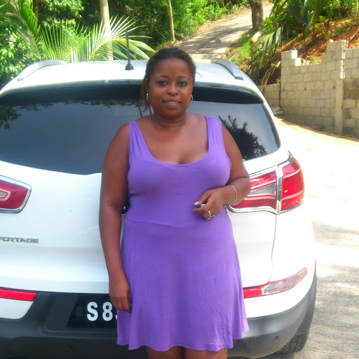 Sandra Hall Photo 16