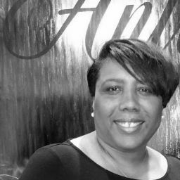 Tracie Williams Photo 23