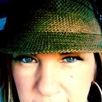 Laura Gregg Photo 35