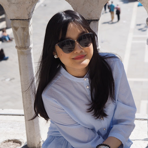 Julia Pham Photo 14