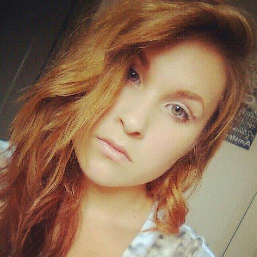 Amber Reynolds Photo 14