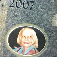 Elizabeth Blakely Photo 16