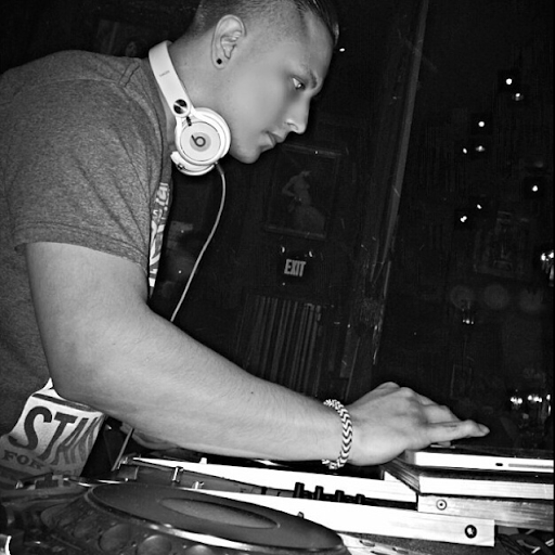 Eric Martinez Photo 45