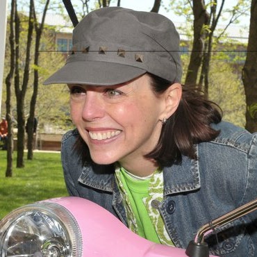 Amy Bond Photo 26