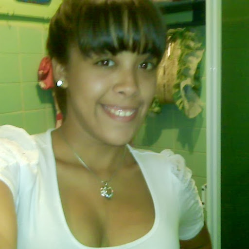Angie Valdez Photo 16