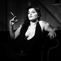 Laurie Robles Photo 4