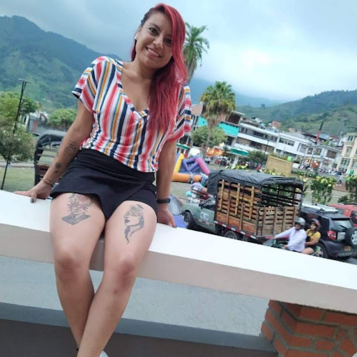 Alexandra Arias Photo 9