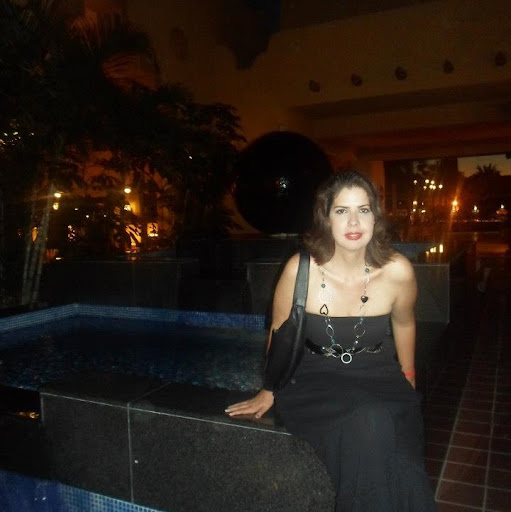 Adriana Alatorre Photo 17