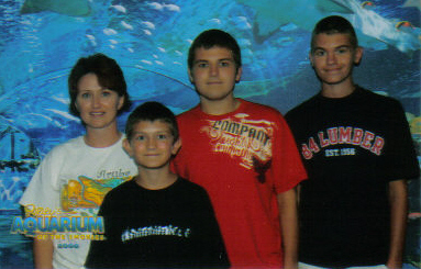 Stephanie Robbins Photo 31