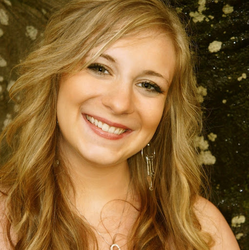 Julianne Rowe Photo 4
