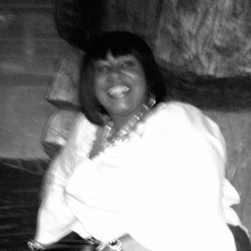 Evelyn Sims Photo 13