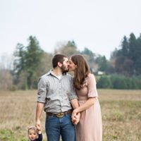 Elizabeth Bates Photo 35