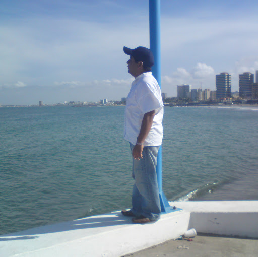 Ricardo Flores Photo 25