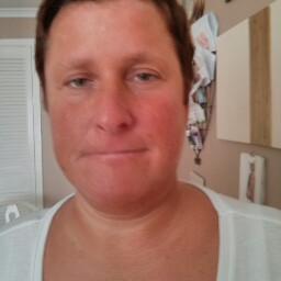 Angela Robertson Photo 13
