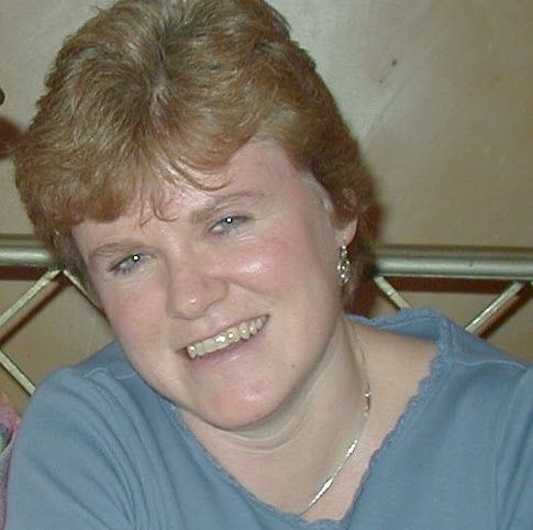 Julie Barton Photo 29