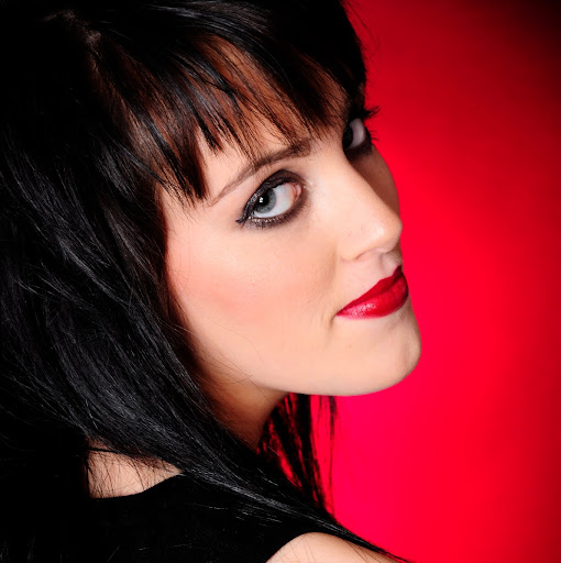 Emma Farrell Photo 35
