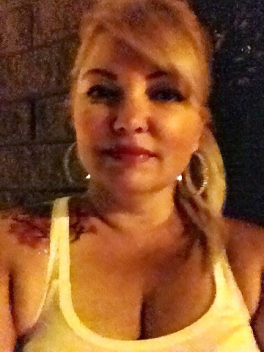 Elizabeth Vasquez Photo 17