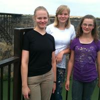 Elizabeth Neufeld Photo 13