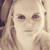 Amanda Combs Photo 9