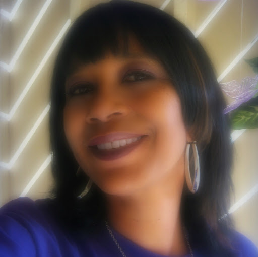 Renee Anderson Photo 16
