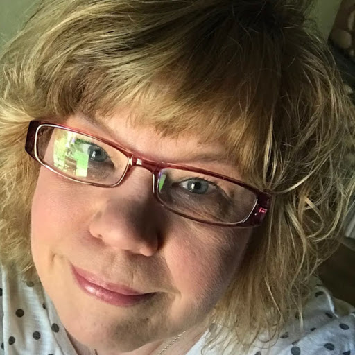 Jennifer Loucks Photo 30