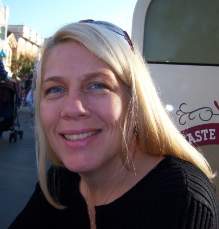 Julie Ahrens Photo 6