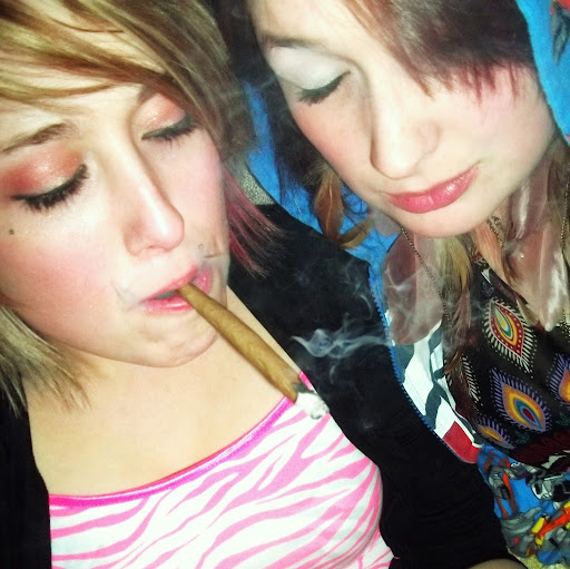 Victoria Watts Photo 37