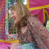 Elizabeth Christopher Photo 27
