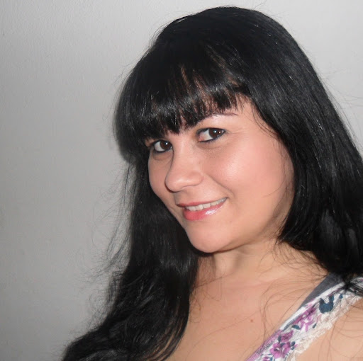 Lisa Cardoso Photo 9