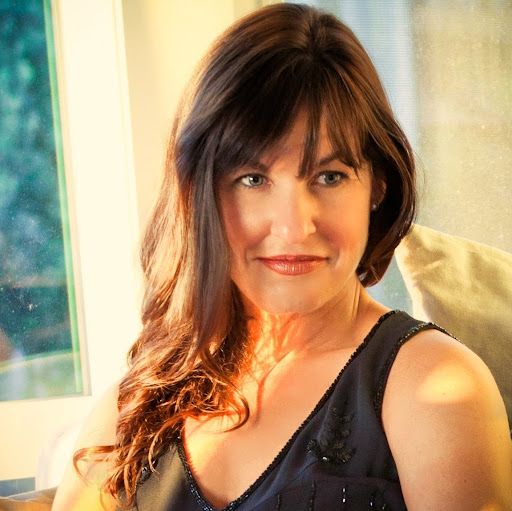 Christine Mills Photo 27