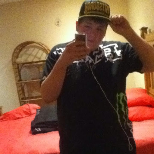 Tyler Skinner Photo 6