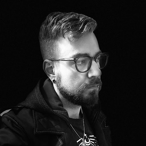 Kelly Mclaughlin Photo 19