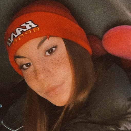 Carla Gonzalez Photo 9