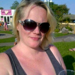 Donna Reilly Photo 9