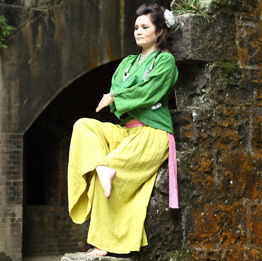 Lilly Chang Photo 13